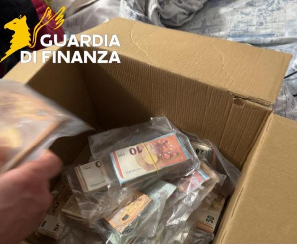 Droga e contanti: denunciato 56enne, sequestrati oltre 157 mila euro