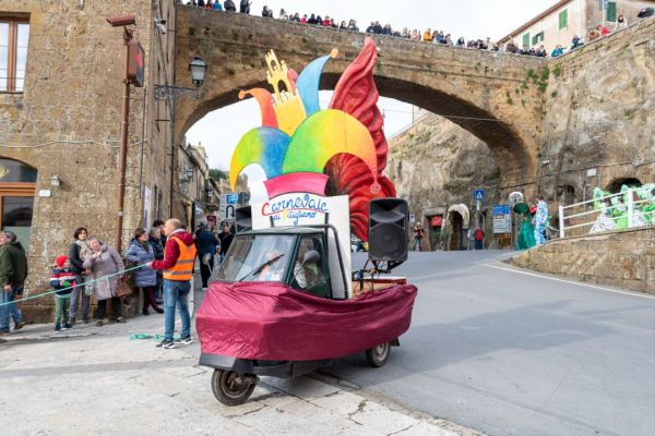 Carnevale di Pitigliano 2026: tornano i carri allegorici