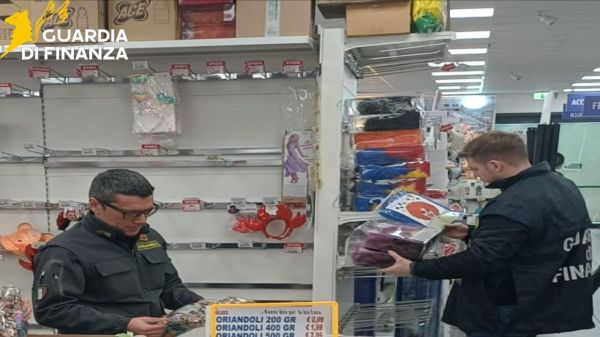 Sequestrati dalla Guardia di Finanza oltre 1.200 articoli di "carnevale" non sicuri