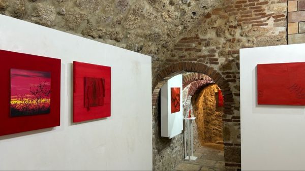 "In Rosso": 13 Artisti a Confronto con il Colore Rosso alla Galleria Spaziografico