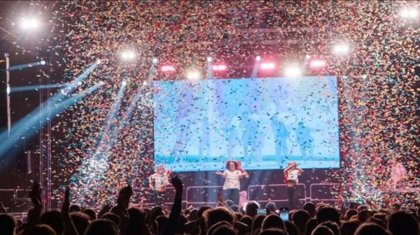 Follonica Summer Nights accende l’estate: il 13 agosto arriva “Teenage Dream – Nostalgic Universe”