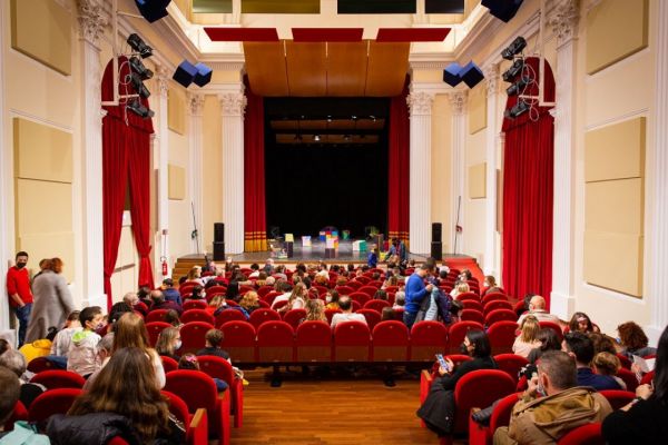 Romeo e Giulietta - l'amore è saltimbanco: spettacolo teatrale al Rossella Falk di Tarquinia