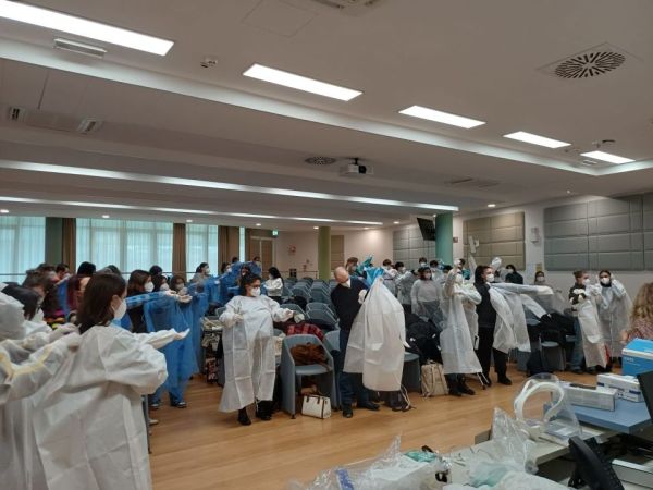 Asl: Chi sono e cosa fanno i 54 futuri infermieri con il camice color nocciola