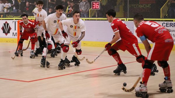 Nella notte di San Valentino il Circolo Pattinatori Grosseto chiede aiuto ai tifosi per battere Valdagno