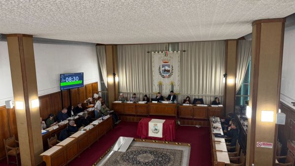 Follonica: Convocato il Consiglio comunale il 27 febbraio 2026