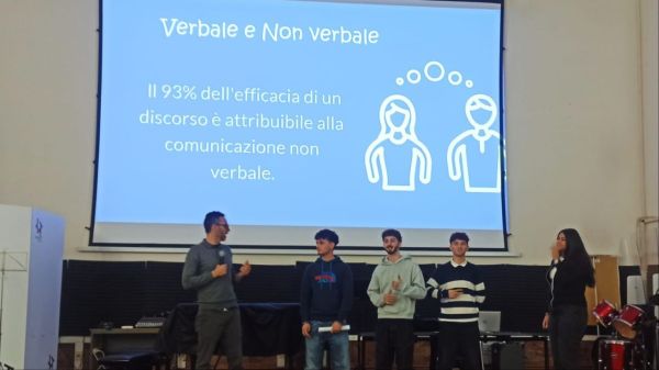 "Oltre le Parole": Talento e Coraggio nel Public Speaking al Polo Bianciardi