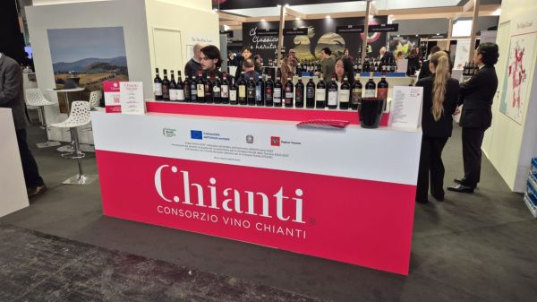 Fondazione CR Firenze lancia bando Spettacolo dal Vivo 2026 e Consorzio Vino Chianti mira all'India