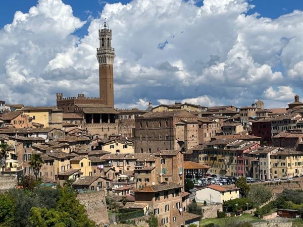 Alfredo Franchi presenta il suo nuovo saggio alla biblioteca degli Intronati