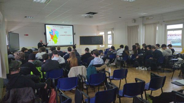 Gestione del rischio idraulico e irrigazione: il Consorzio di Bonifica incontra gli studenti del Leopoldo II