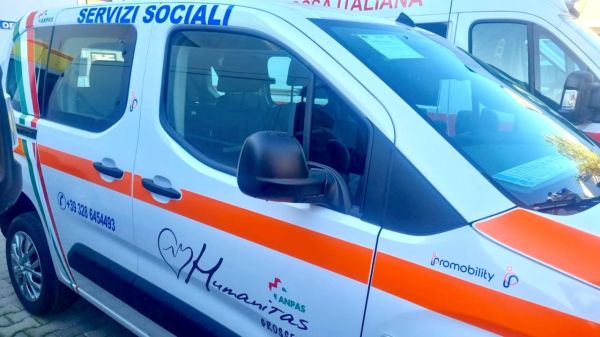 Assistenza: Consegnato un nuovo Doblò adattato per persone in carrozzina