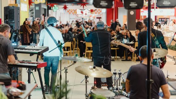 Flowers Acoustic Band protagonista di “Aurelia live music!”