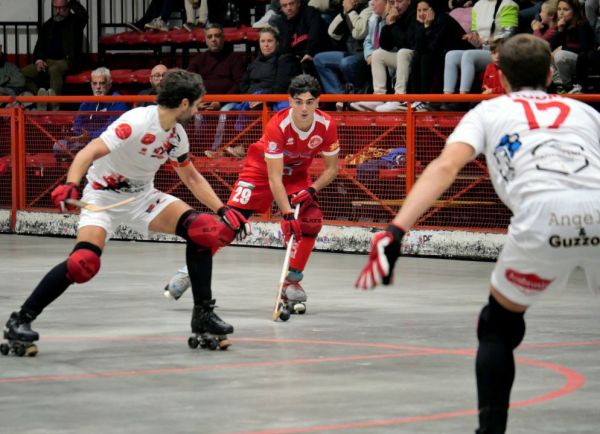 Hockey: Colpo del Circolo Pattinatori che passa a Sarzana (4-3)