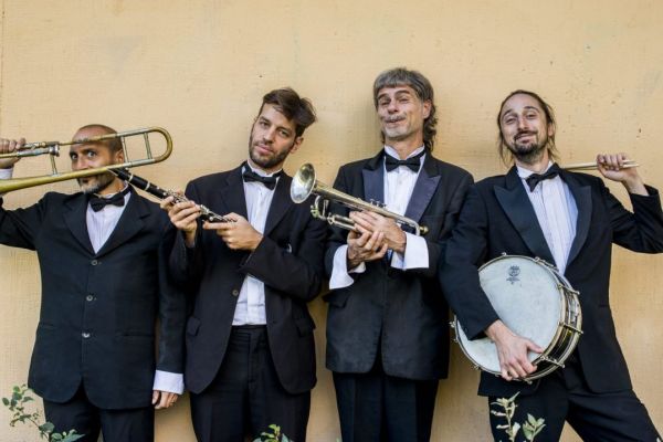 "Hot Christmas": una Band Jazz suona il Natale lungo le vie di Castel del Piano