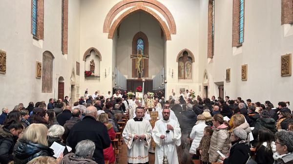 Una fiumana di persone all'apertura del Giubileo in diocesi