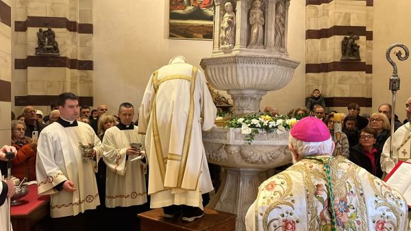 Una fiumana di persone all'apertura del Giubileo in diocesi