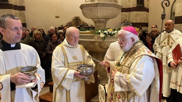 Una fiumana di persone all'apertura del Giubileo in diocesi