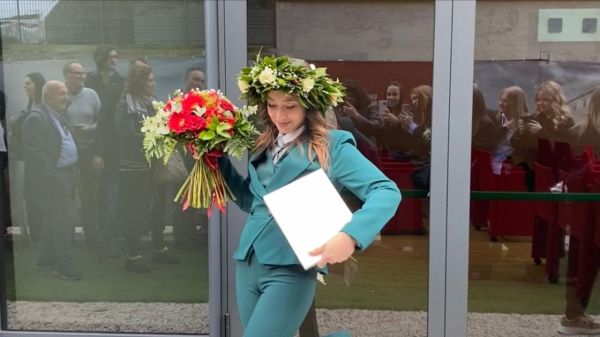 Jennifer Macrì si laurea in Scienze e Tecniche Psicologiche all'Università di Roma