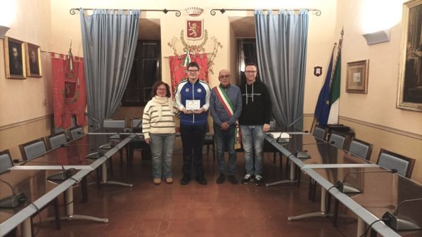 Il Comune di Manciano premia l’atleta Andrea Luca Pazzagli