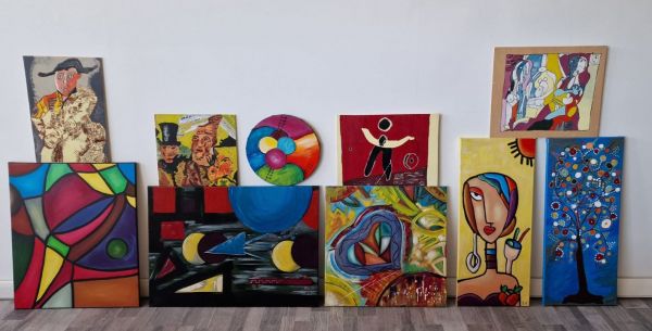 I quadri realizzati nel laboratorio dell’Abbriccico in mostra al Gallery Cafe