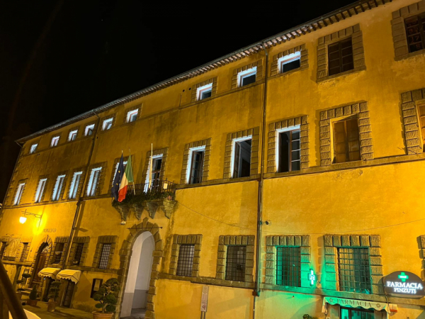 Luci scenografiche a Palazzo Sforza Cesarini e sulla Torre dell’Orologio