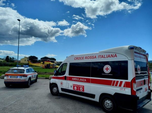 Incidente coinvolte auto e moto. Sul posto ambulanza Croce Rossa di Grosseto. Ferito uomo di 59 anni