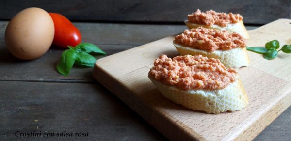 "In cucina con Giulia": crostini con salsa rosa