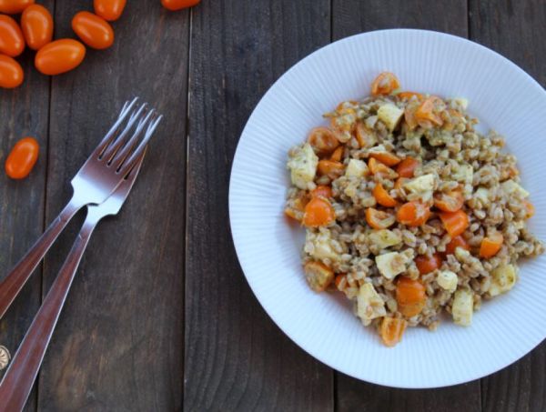 "In cucina con Giulia": farro con pesto, pomodorini gialli e mozzarella