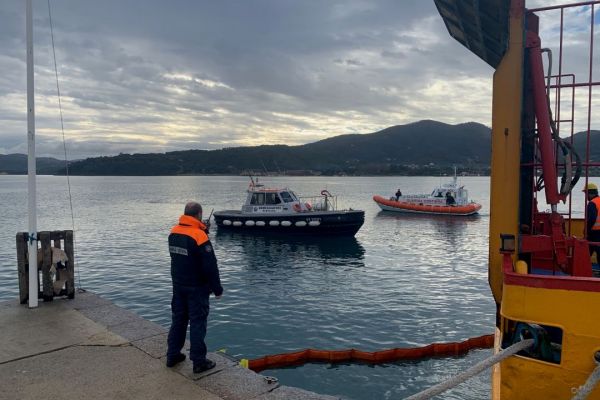 Esercitazione, incendio e sversamento di idrocarburi nel porto di Portoferraio