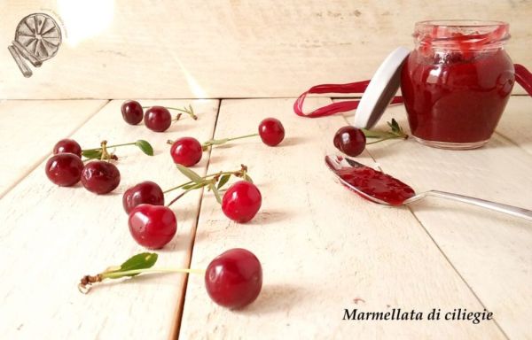 "In cucina con Giulia": marmellata di ciliegie