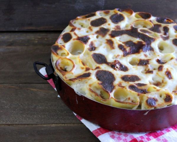 "In cucina con Giulia": paccheri al forno ripieni di salsiccia e funghi