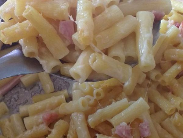 "In cucina con Giulia": pasta al forno besciamella e prosciutto cotto