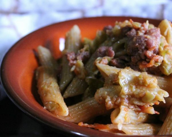 "In cucina con Giulia": penne integrali con salsiccia e cavolini di Bruxelles