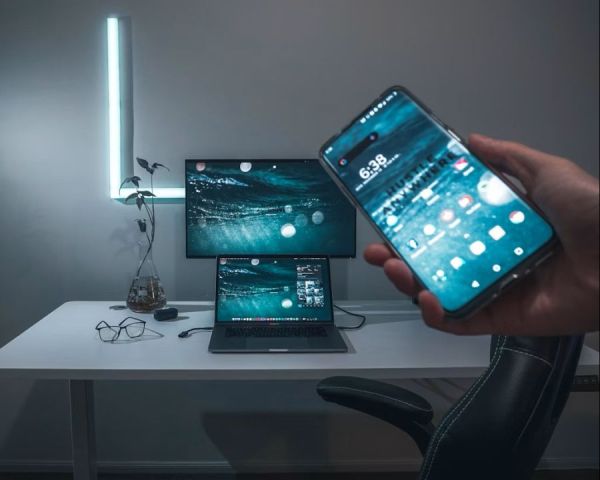 Stili di Vita Digitali in Italia: come l'IA e i Big Data stanno modellando le abitudini quotidiane dei consumatori