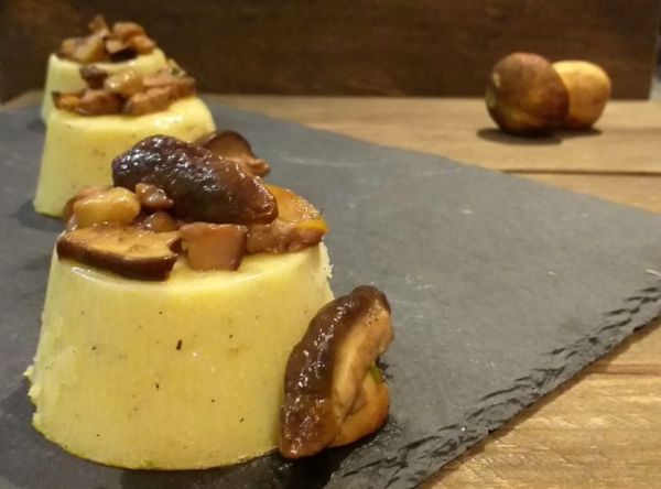 "In cucina con Giulia": polentine ripiene di formaggio con funghi porcini