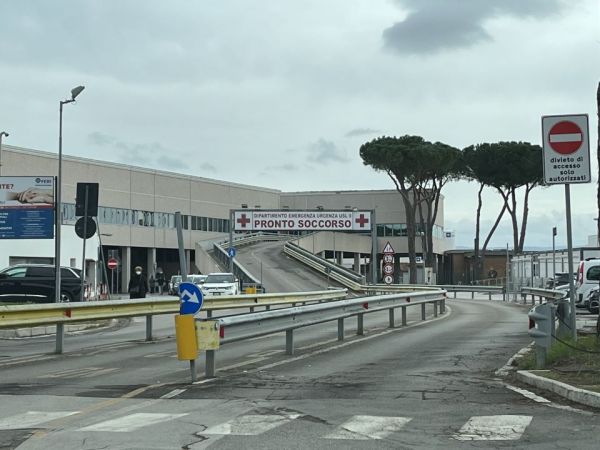 Medico aggredito Pronto soccorso Misericordia: Prende a calci e pugni un professionista, poi scappa