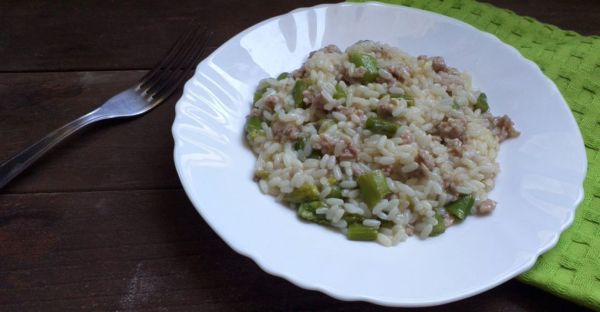 "In cucina con Giulia": risotto asparagi e salsiccia