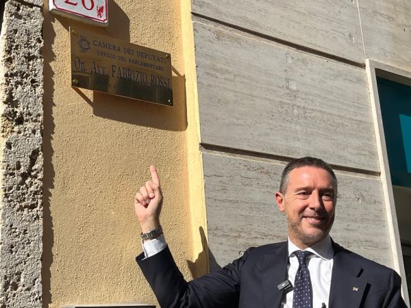 Grosseto: L’Onorevole Fabrizio Rossi inaugura in pieno centro cittadino l’ufficio del Parlamentare